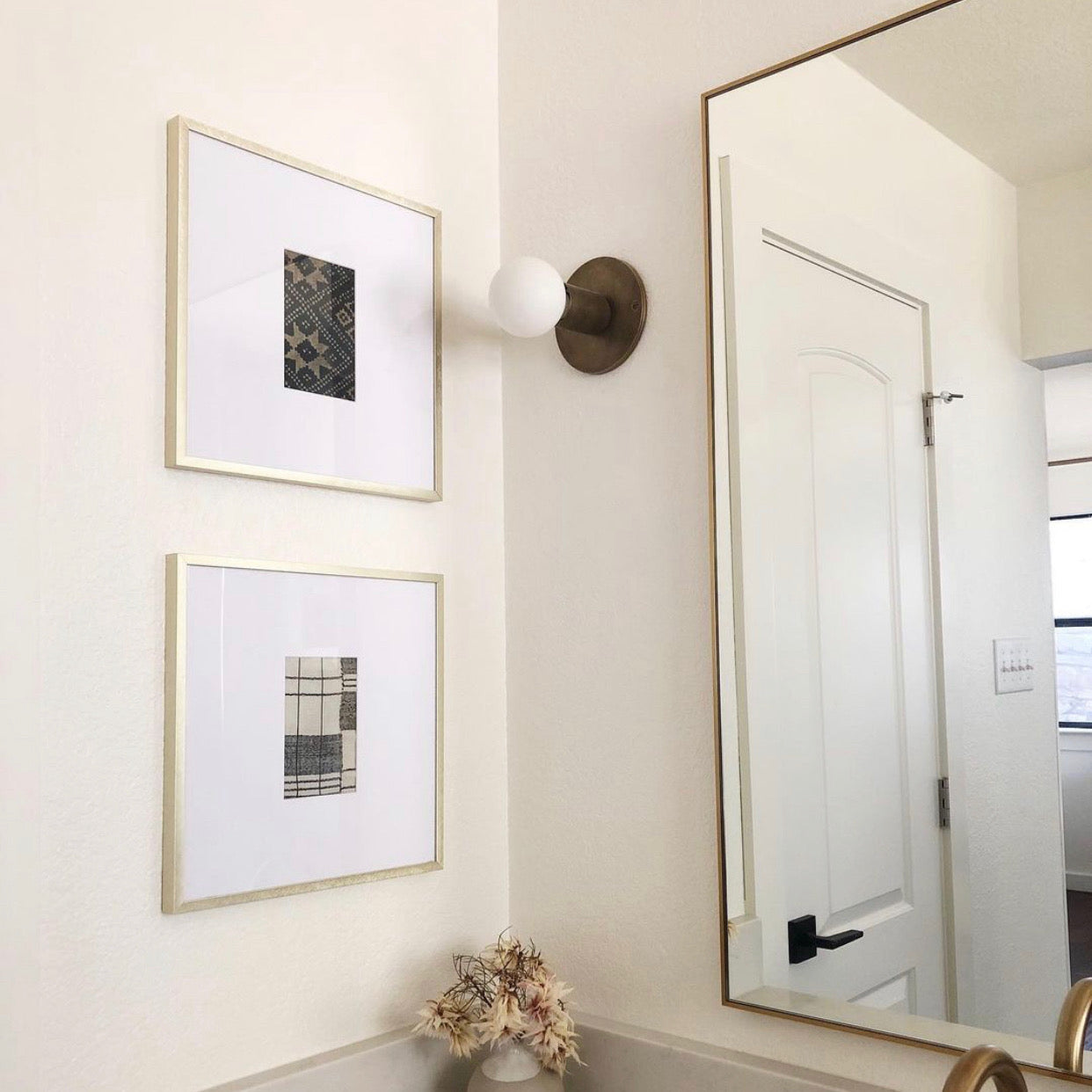 Baton 1 Surface Mount light fixture