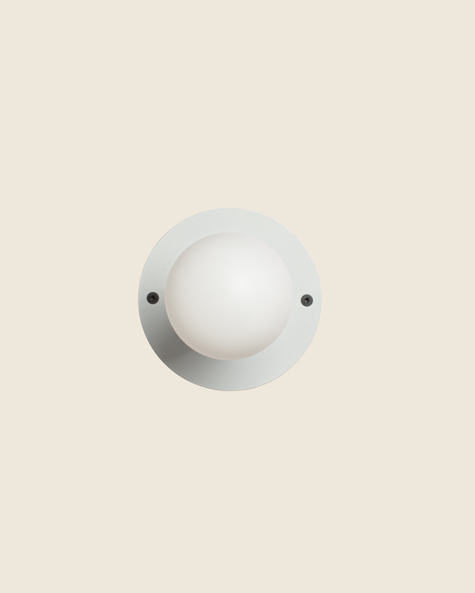 BatonOneWht-105.jpg__PID:7dac5c64-776d-4aef-886b-1cd3754539cc