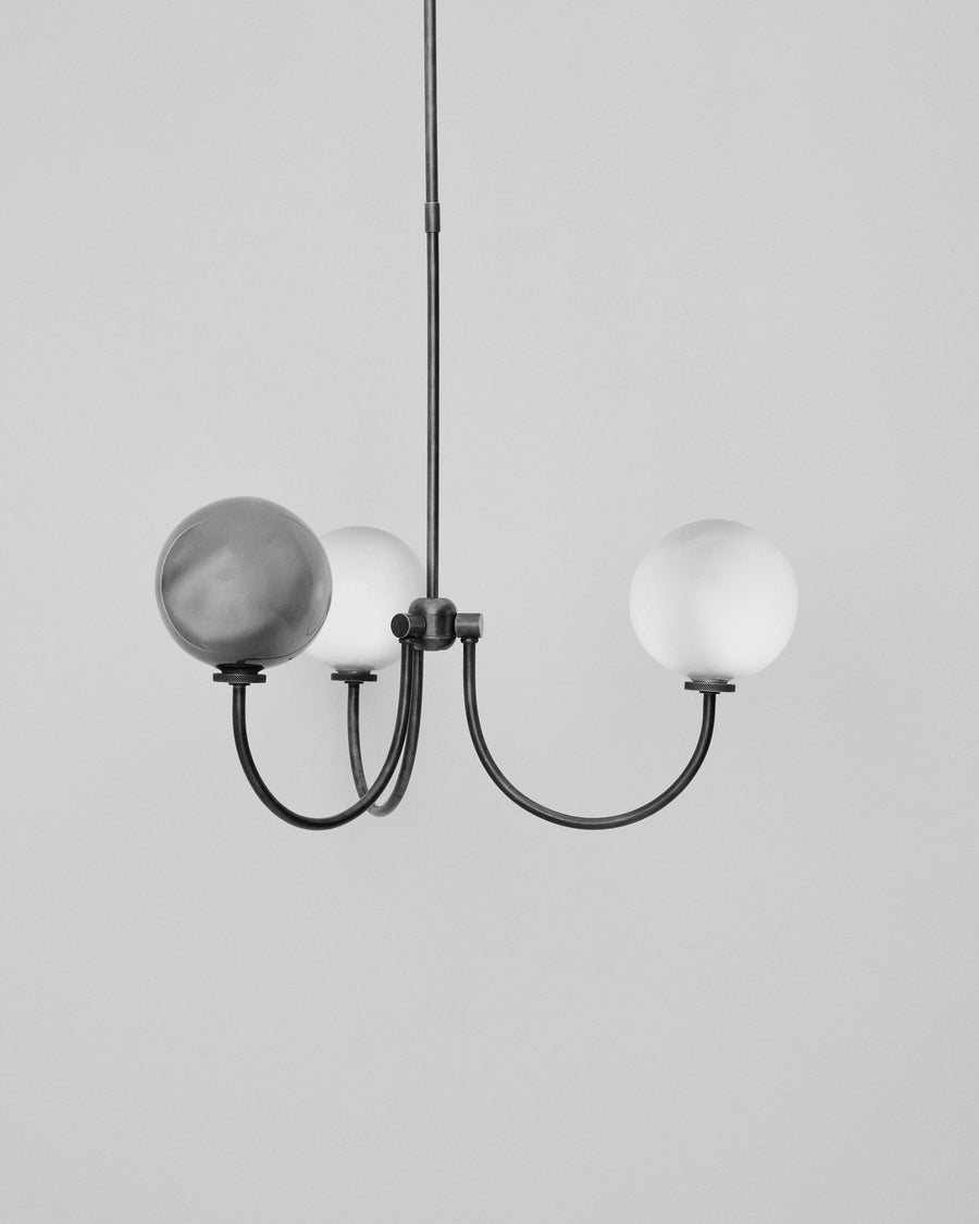 Oculaire Chandelier, black and white