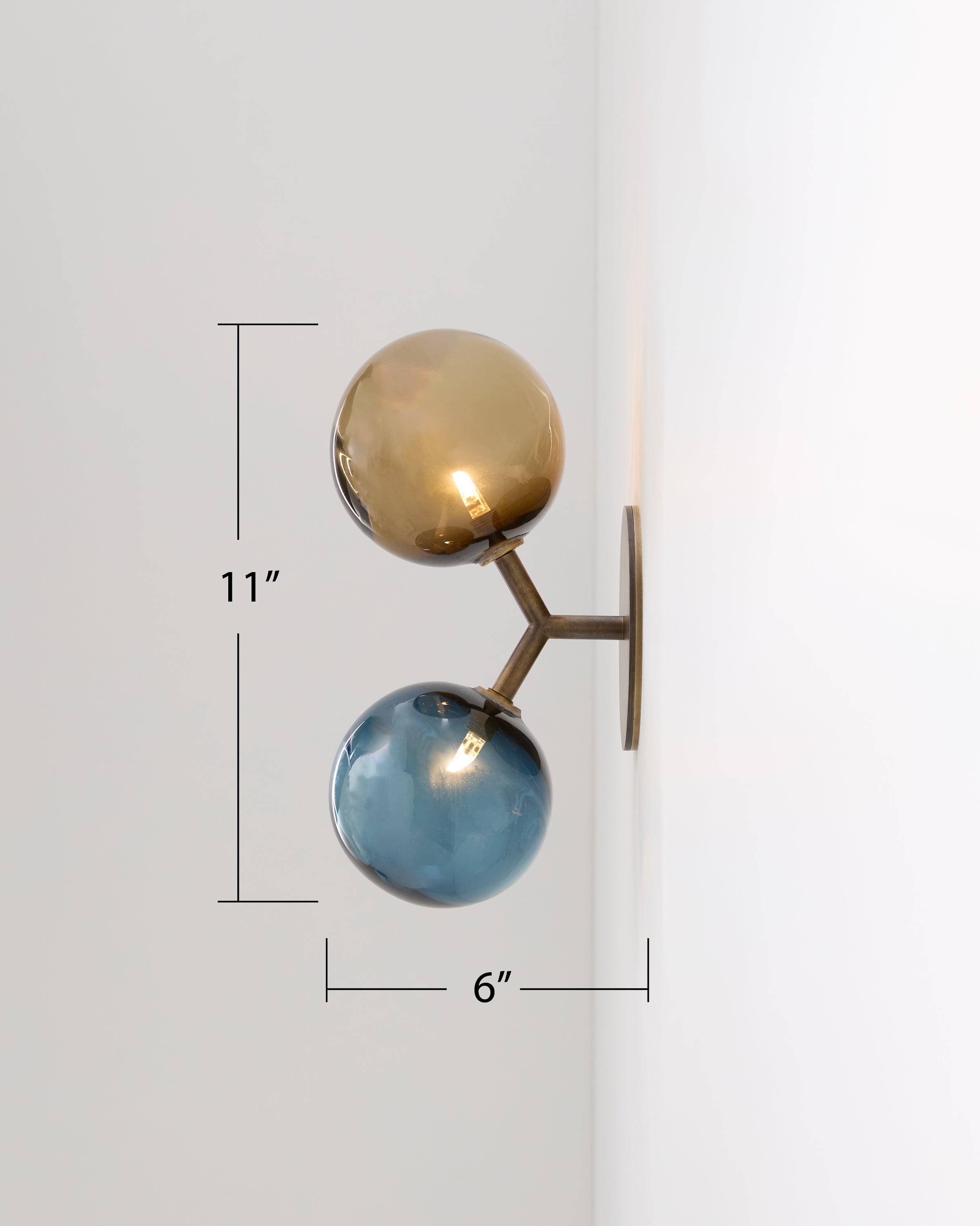Oculaire Double Globe. Wall or Ceiling light fixture