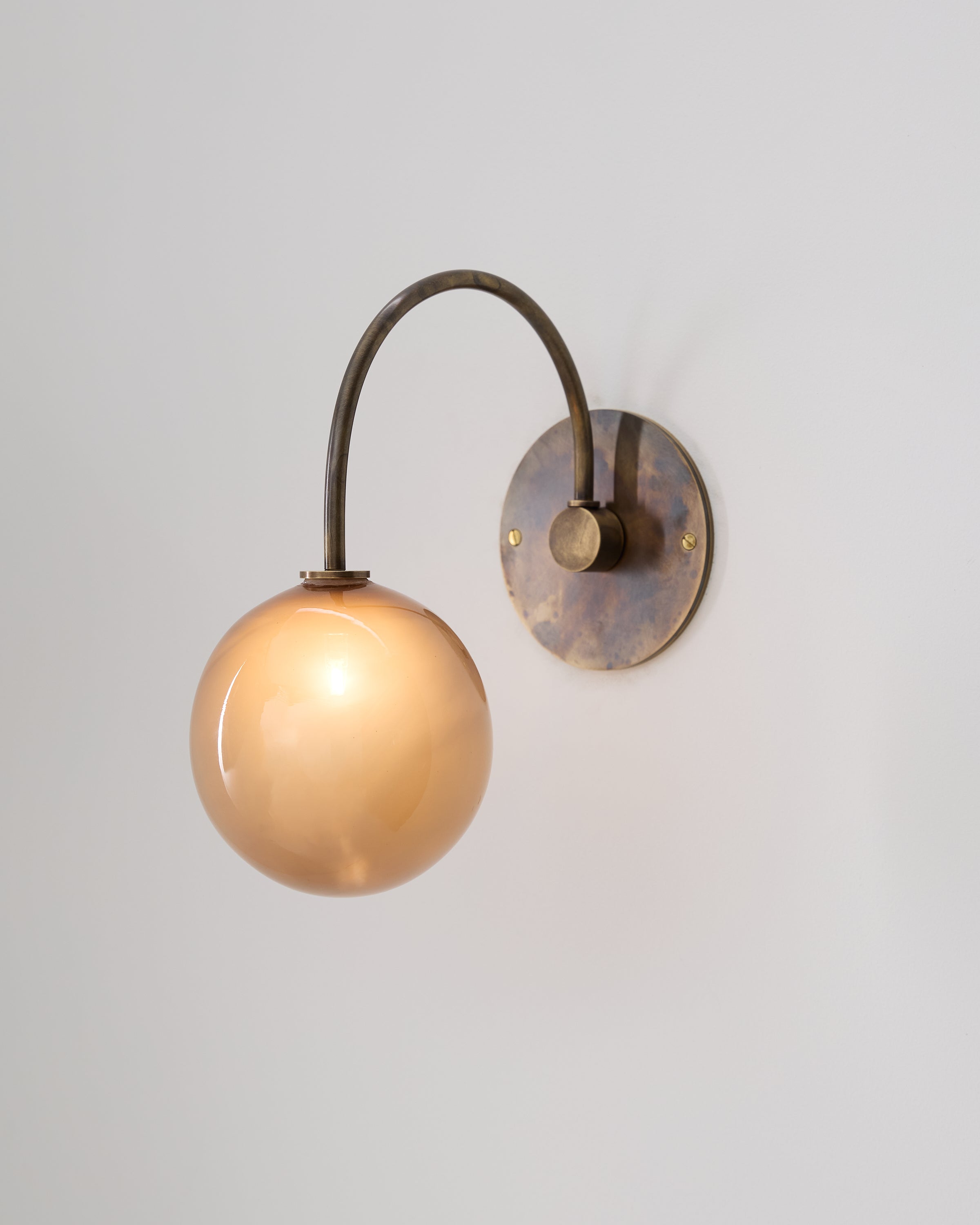 Oculaire Curved Arm Sconce