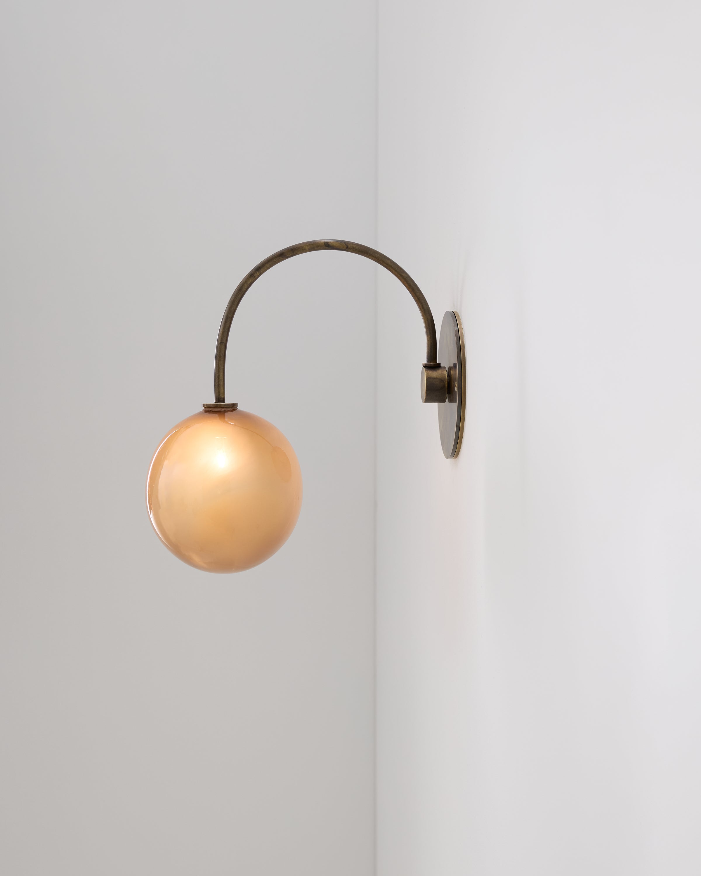 Oculaire Curved Arm Sconce